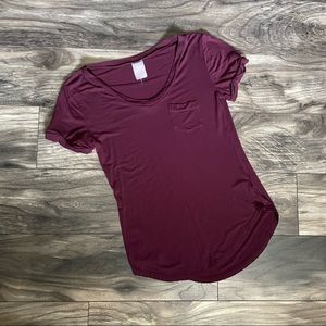 🎈 Burgundy shirt with a front pocket